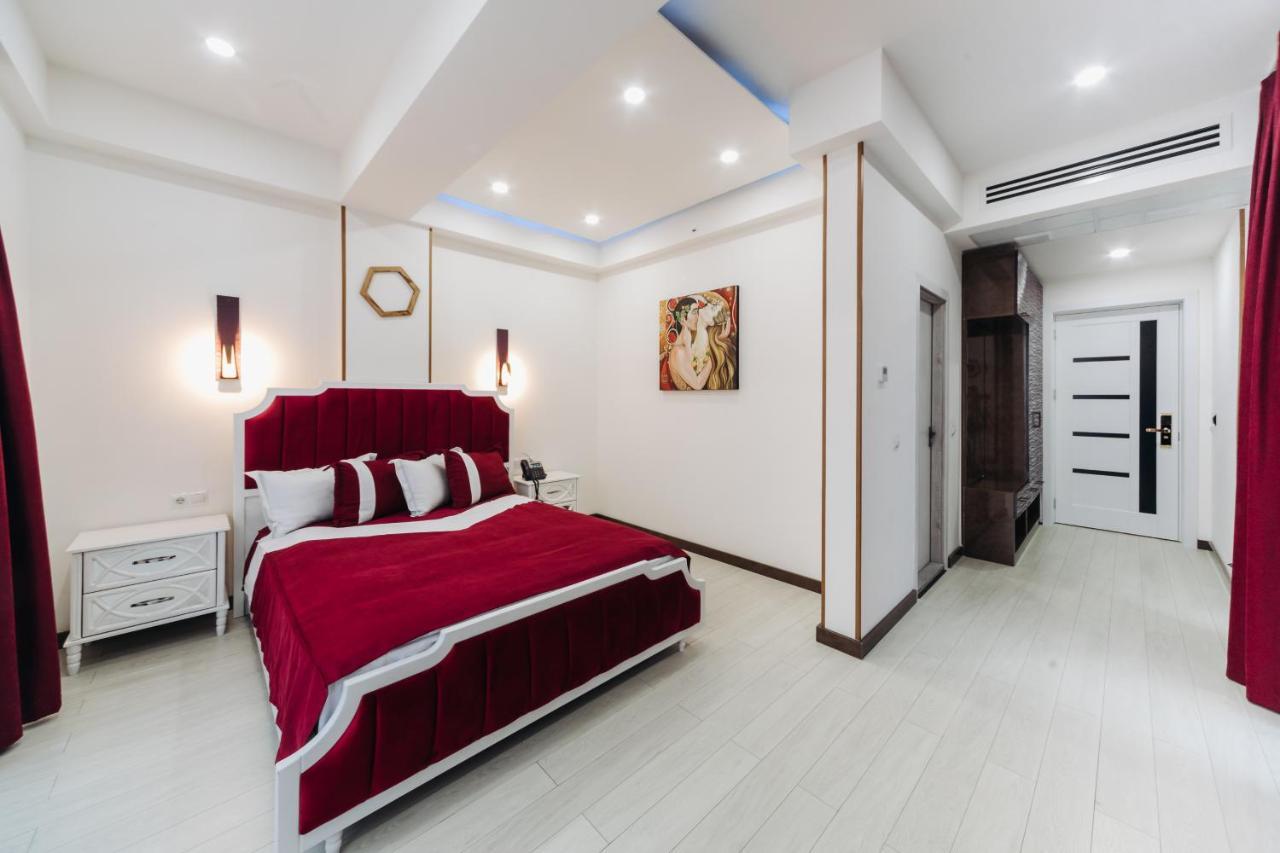 Luxin Hotel Тбилиси Екстериор снимка