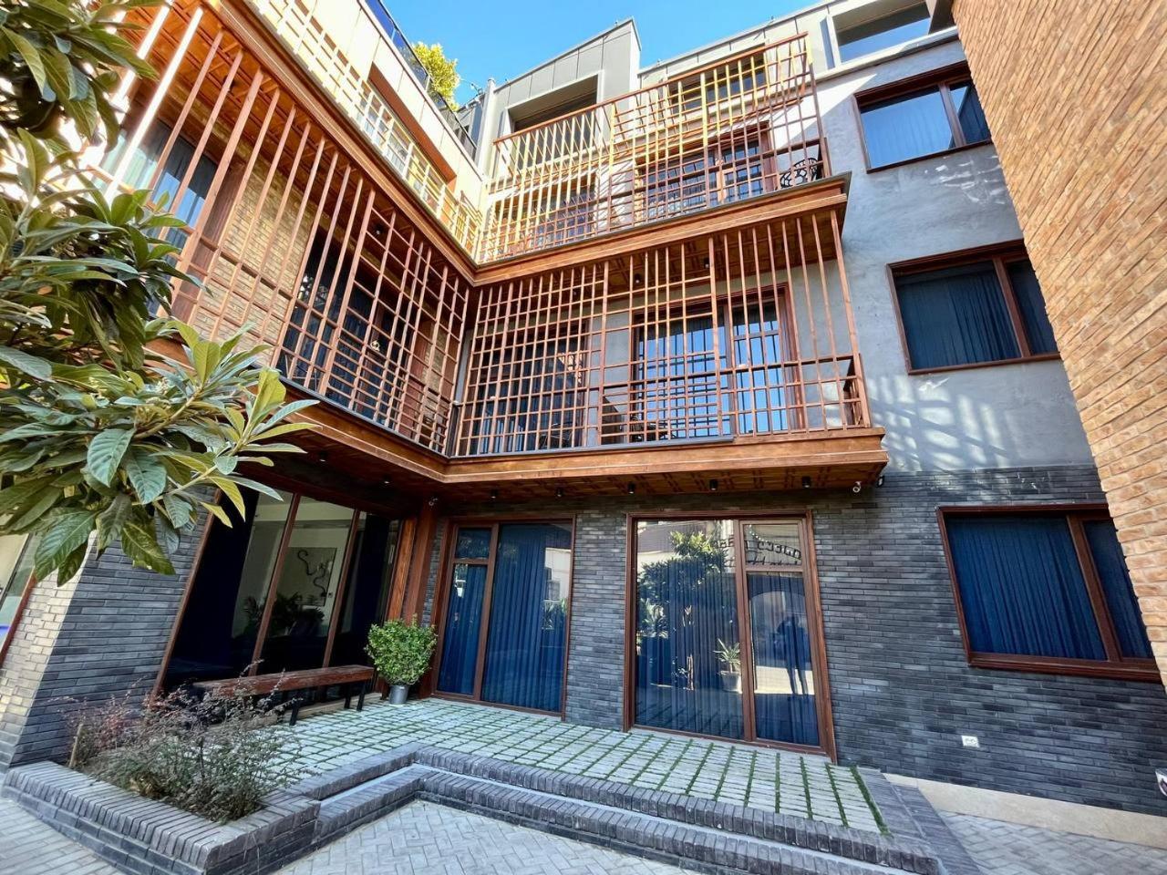 Luxin Hotel Тбилиси Екстериор снимка