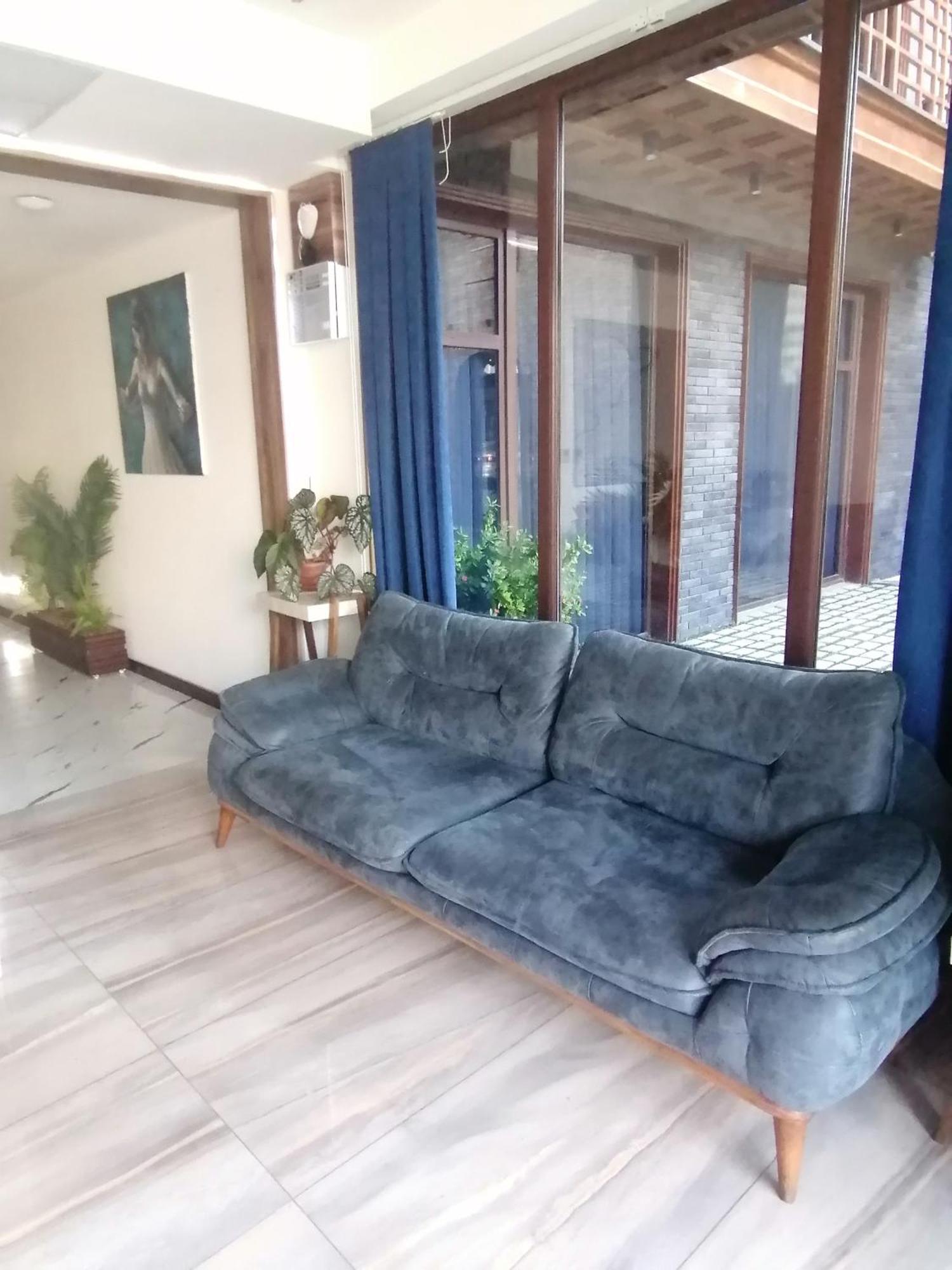 Luxin Hotel Тбилиси Екстериор снимка