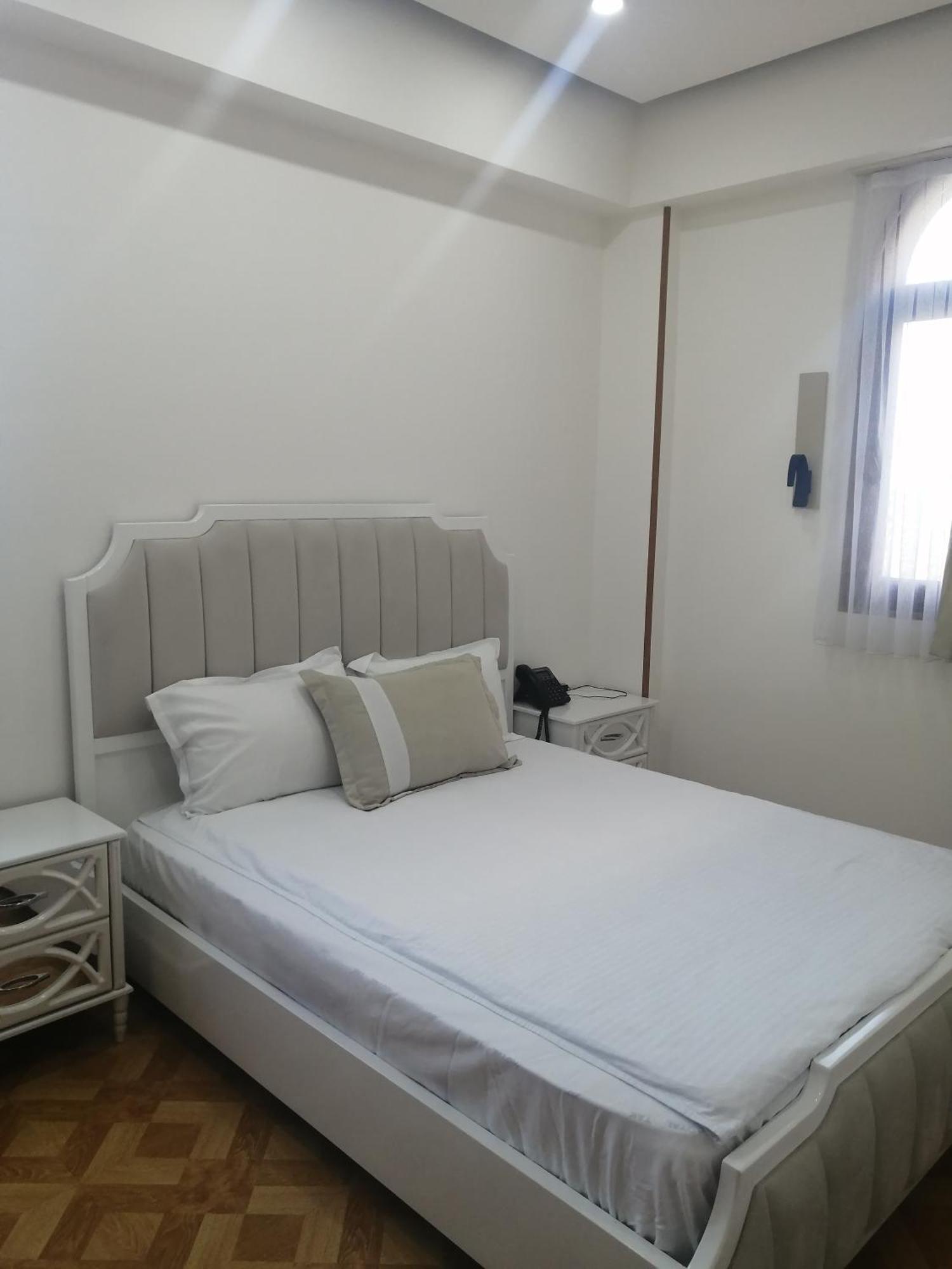 Luxin Hotel Тбилиси Екстериор снимка