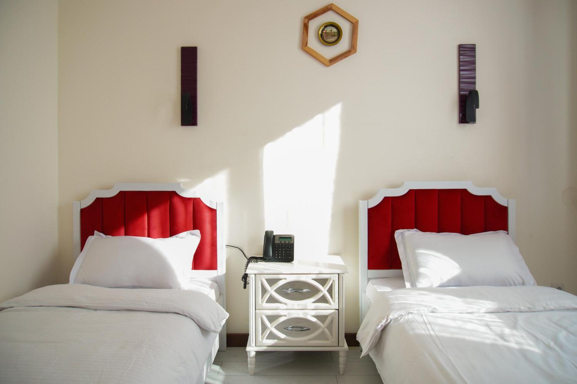 Luxin Hotel Тбилиси Екстериор снимка