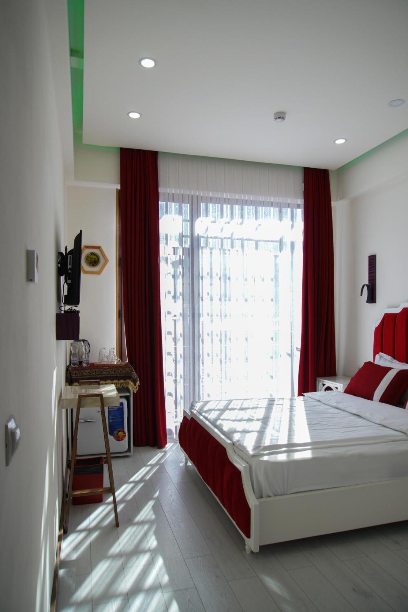 Luxin Hotel Тбилиси Екстериор снимка