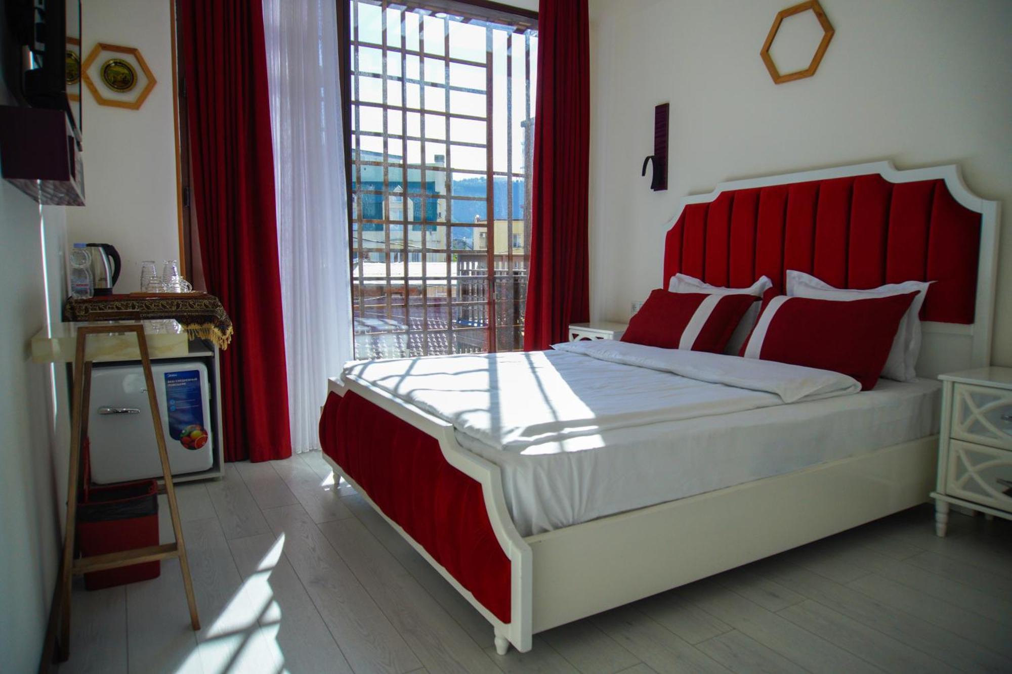 Luxin Hotel Тбилиси Екстериор снимка